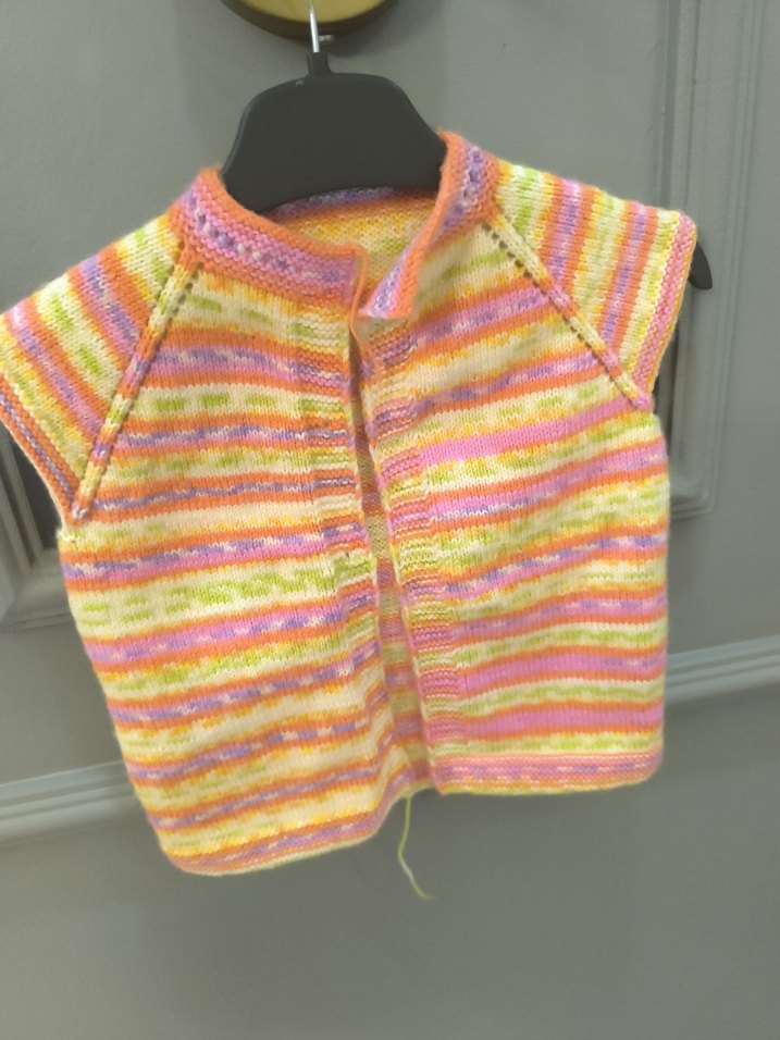 Kız Çocuk Renkli Triko Kolsuz Hırka el yapımı yen - Görsel 2