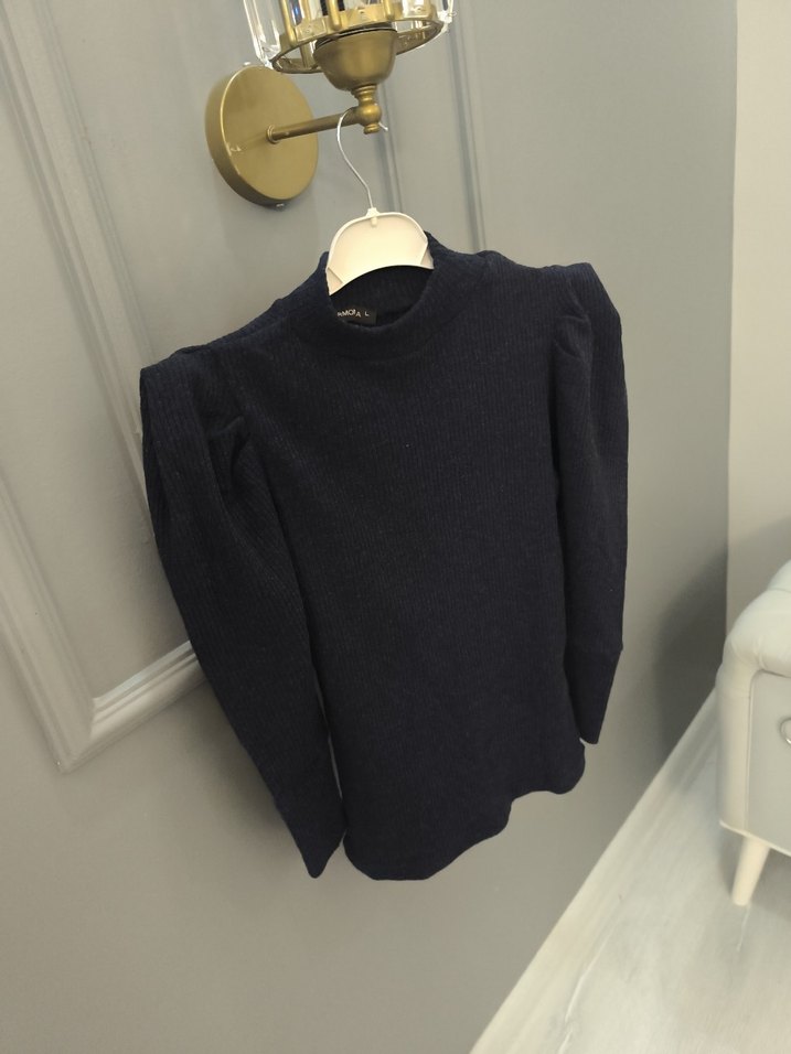 Siyah Yünlü Yarım Balıkçı Yaka Kadın Kazak - Görsel 2