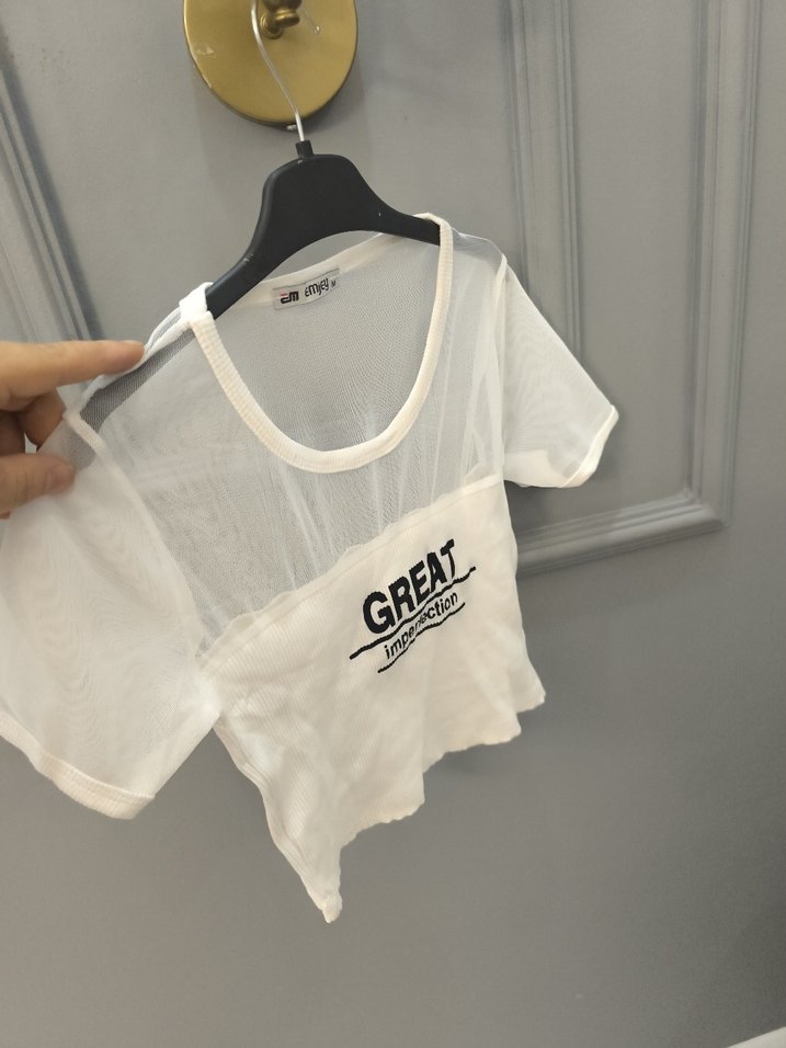 Şeffaf Üstü Baskılı Beyaz Kadın Tişört - Görsel 5