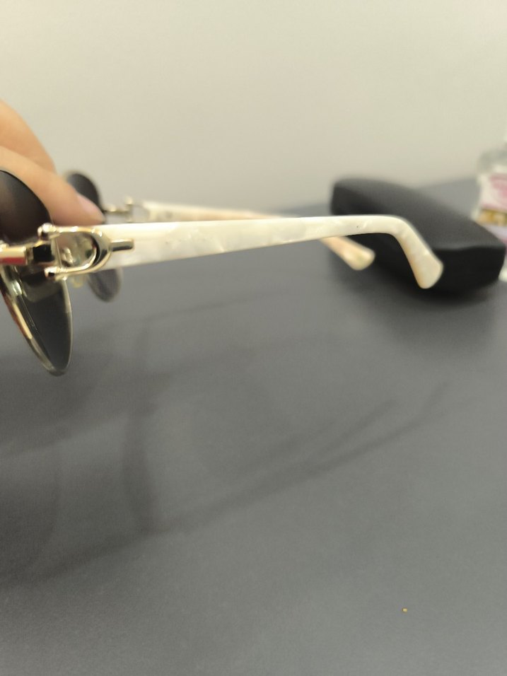 Beyaz Parlak Kadın Güneş Gözlüğü - Görsel 4