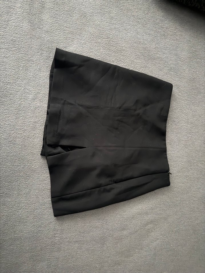 Siyah Şort Etek - Görsel 2