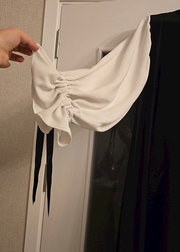 Uzun Siyah Kalem Elbise Beyaz Drapeli Kollu - Görsel 3