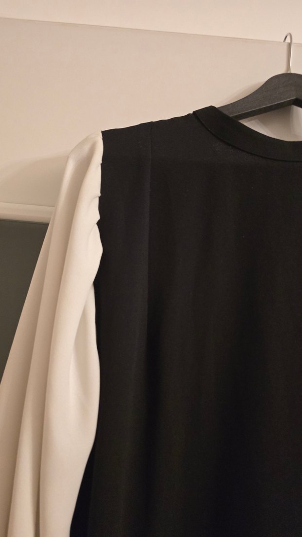 Uzun Siyah Kalem Elbise Beyaz Drapeli Kollu - Görsel 5