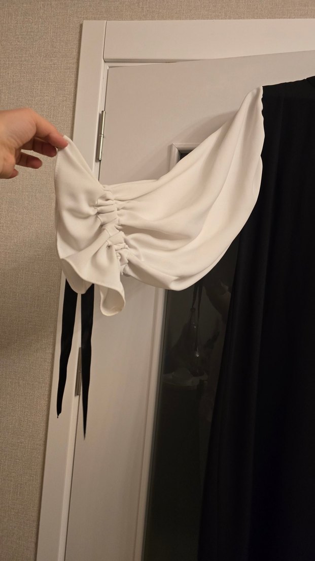 Uzun Siyah Kalem Elbise Beyaz Drapeli Kollu - Görsel 3