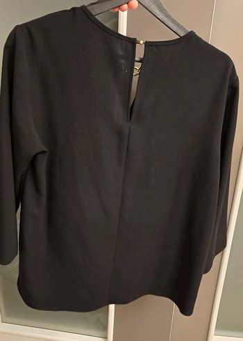 Zincir Detaylı Siyah V Yaka Kadın Bluz - Görsel 4