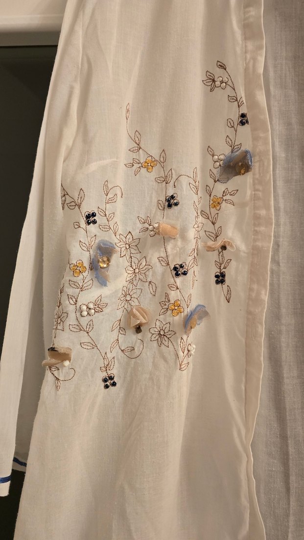 Nakışlı Beyaz KadınGömlek - Görsel 2