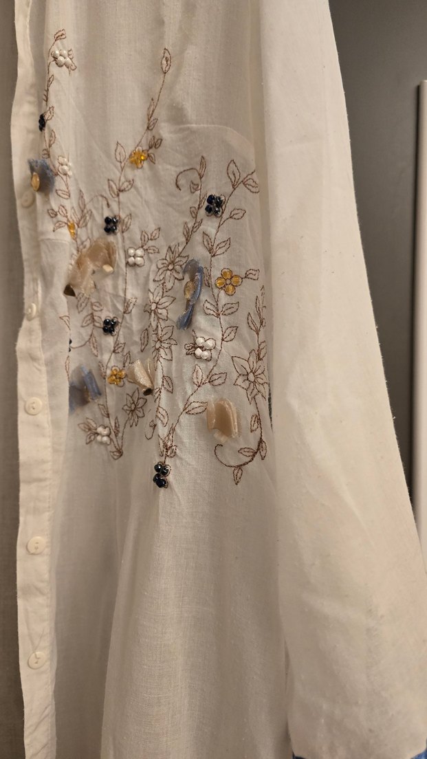 Nakışlı Beyaz KadınGömlek - Görsel 4