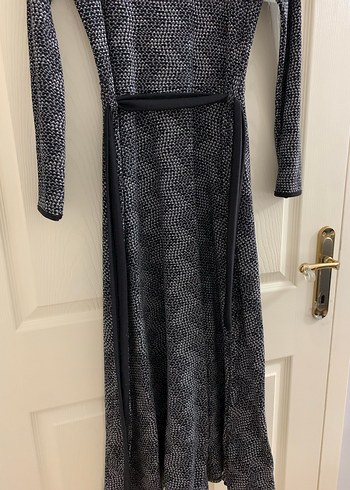 Uzun Kollu Gri Yılan Desenli Kemerli Elbise - Görsel 3