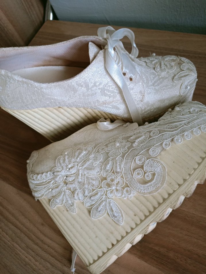 Vintage Dantel Detaylı Beyaz Dolgu Topuklu Ayakkabı - Görsel 3