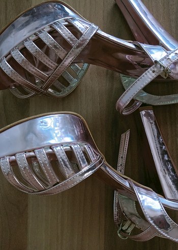 Pembe Parlak Yılan Desenli Platform Topuklu Kadın Ayakkabı - Görsel 4