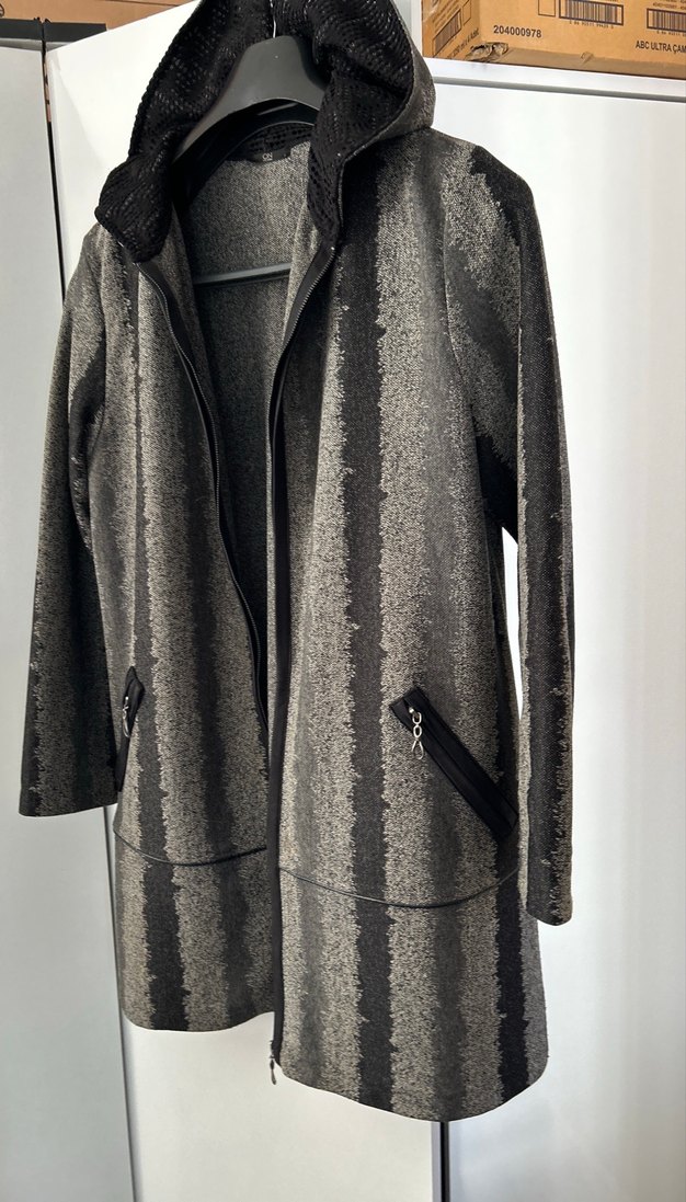 Gri Kapüşonlu Uzun Kadın Kaban - Görsel 2