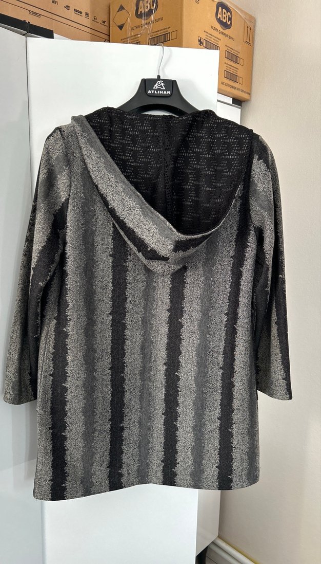 Gri Kapüşonlu Uzun Kadın Kaban - Görsel 4