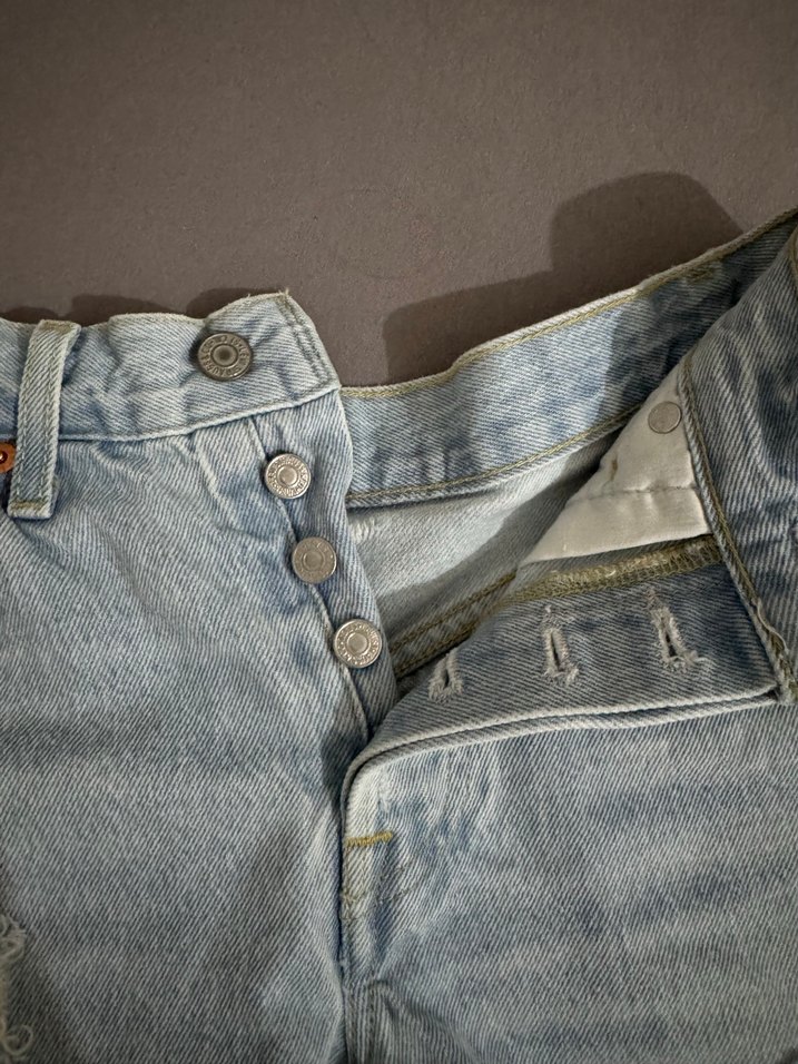Levis 501 Denim Şort - Görsel 2