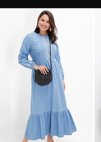 Nakış Detaylı Mavi Uzun Denim Elbise