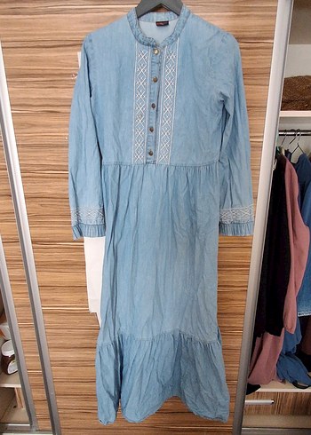 40 Beden mavi Renk Nakış Detaylı Mavi Uzun Denim Elbise