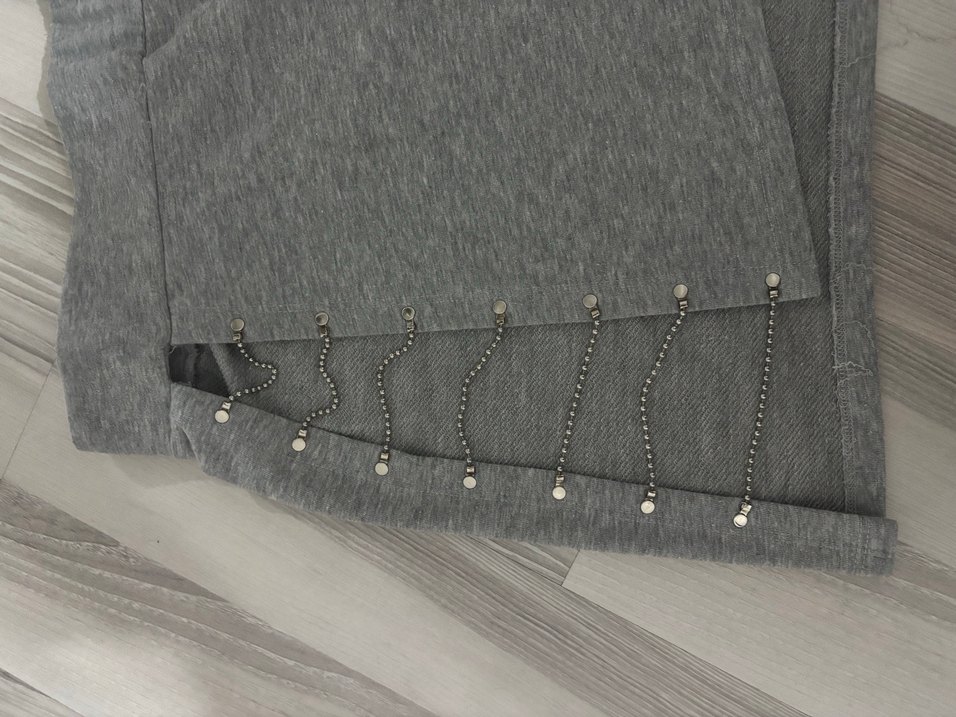 Zincir Detaylı Gri Mini Etek - Görsel 3