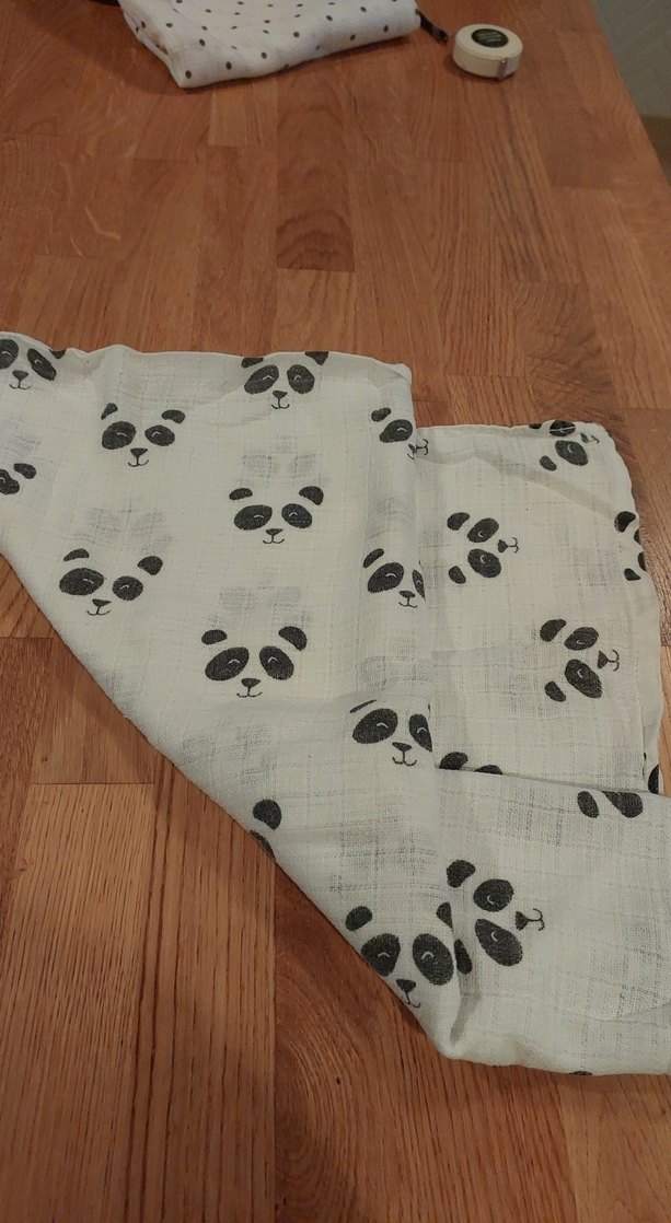 Beyaz Siyah Panda Baskılı Keten Çocuk Müslin Örtü - Görsel 3