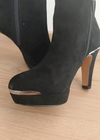 Siyah Süet dolgu Topuklu Kadın Bot - Görsel 3
