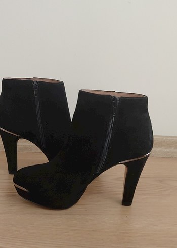 Siyah Süet dolgu Topuklu Kadın Bot - Görsel 2