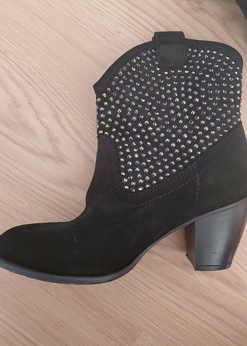 Siyah Süet Nakışlı Blok Topuklu Kadın Bot Tanca marka - Görsel 2