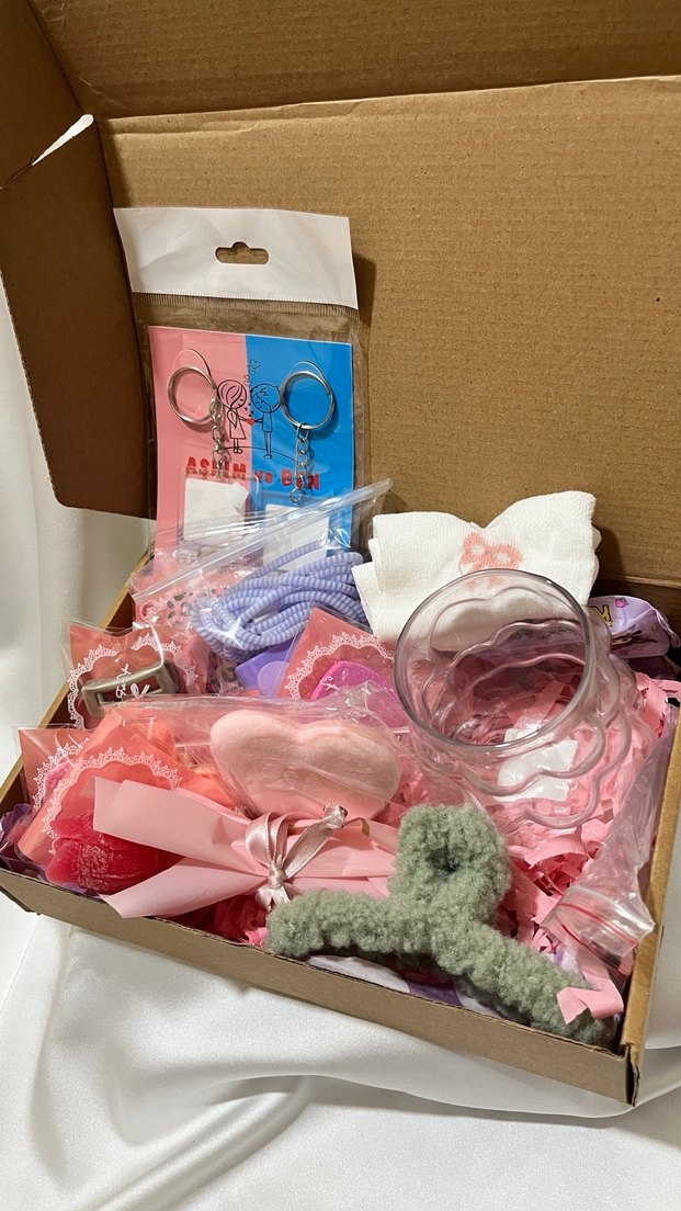 Hediye kutusu bol bol doldu dolu bi kutu - Görsel 2