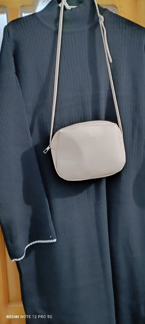 Bej deri çanta ve elbise - Görsel 2