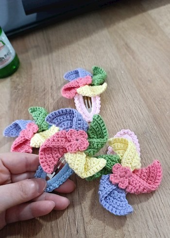 Renkli Nakışlı Örgü Çocuk Toka Seti - Görsel 2