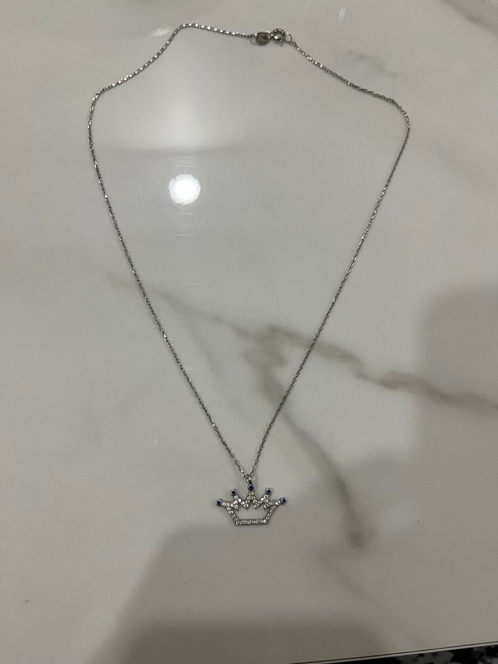 Taç Detaylı 925 Ayar Gümüş Kolye - Görsel 3