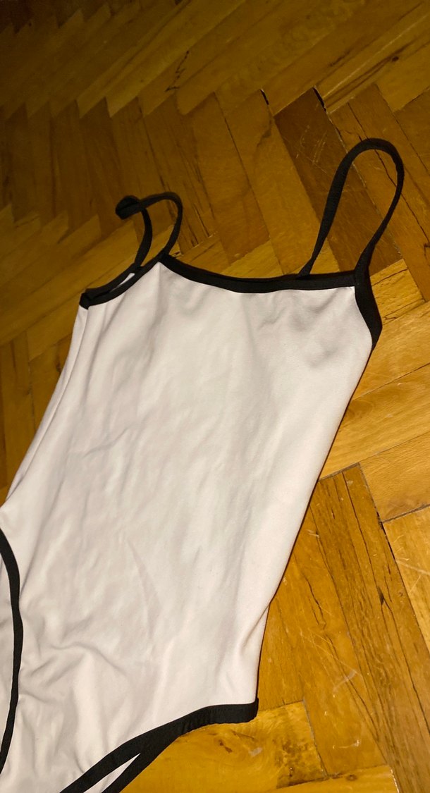 Beyaz Askılı İnce Kesim Kadın Crop - Görsel 2