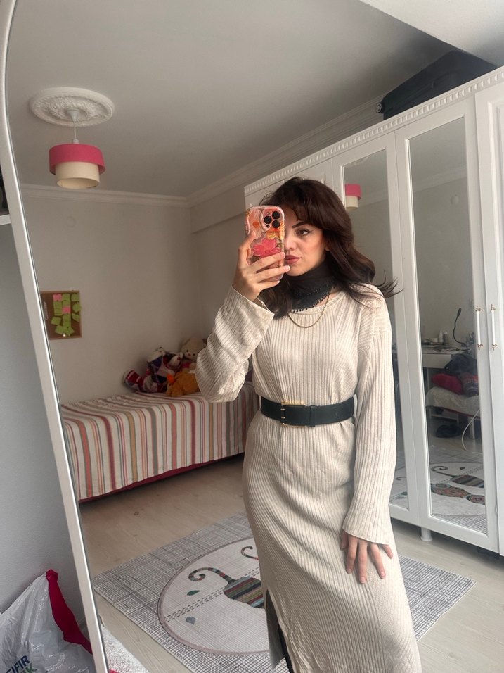 Bej Yüksek Yakalı Triko Midi Elbise - Görsel 2