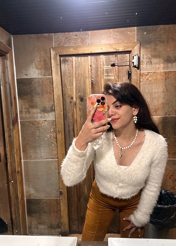 V Yaka Tüylü Bej Triko hırka - Görsel 4