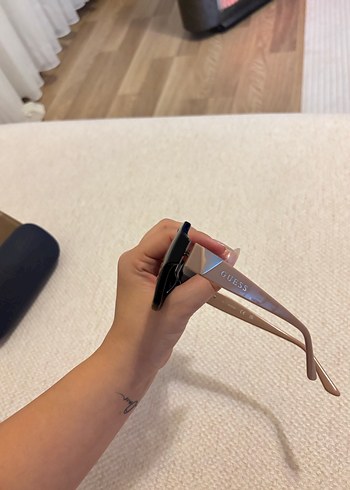 Guess Kadın Gri Bej Parlak Gözlük - Görsel 8