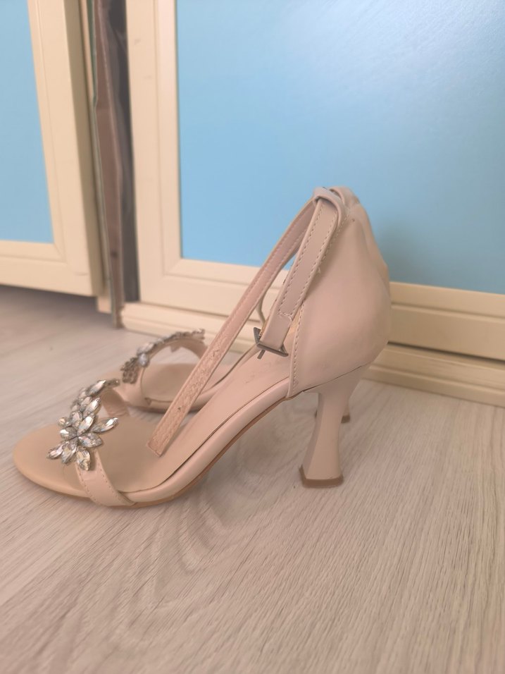 Bej Tokalı Stiletto Topuklu Abiye Ayakkabı - Görsel 3