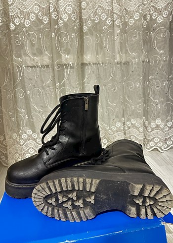 Siyah Bağcıklı Platform Topuklu Kadın Bot - Görsel 4