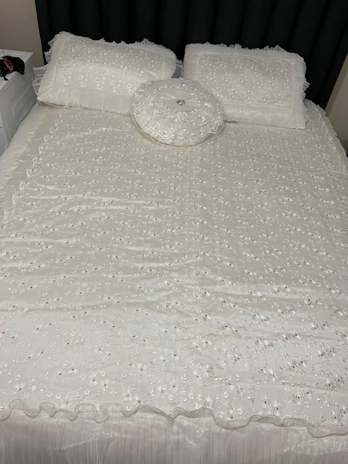 İşlemeli Beyaz Yatak Örtüsü (Vinaldi yatak örtüsü)
Çeyizlik. - Görsel 4