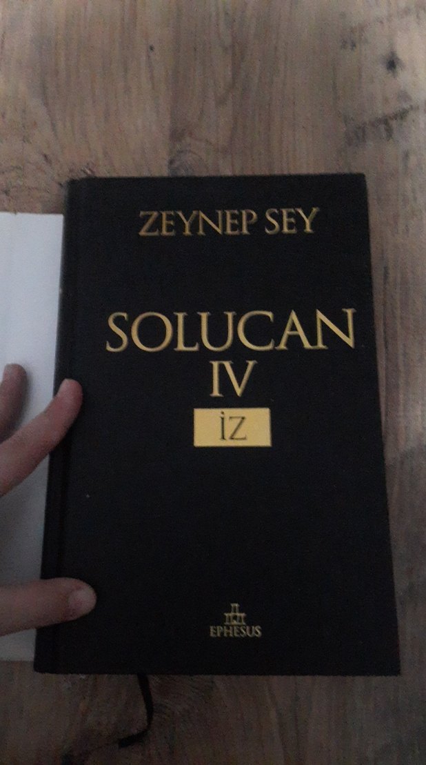 Solucan IV İz - Zeynep Sey Roman - Görsel 3