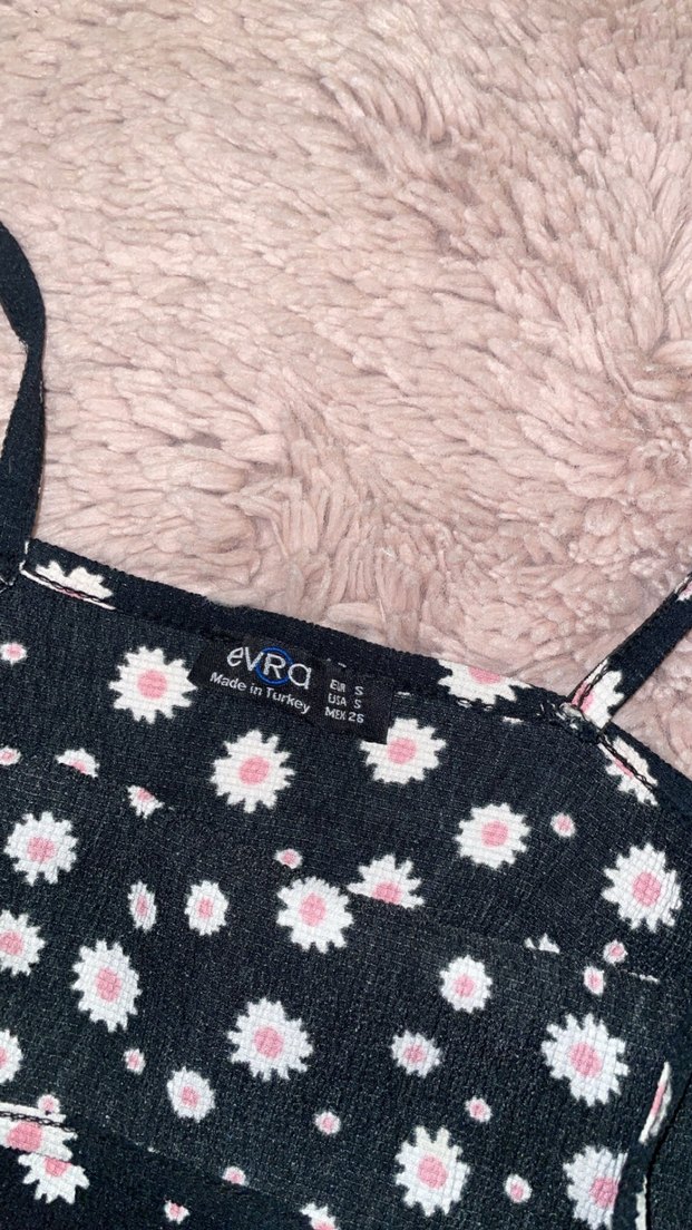 Siyah Mini Askılı Papatya Desenli Altı Şortlu Elbise - Görsel 2