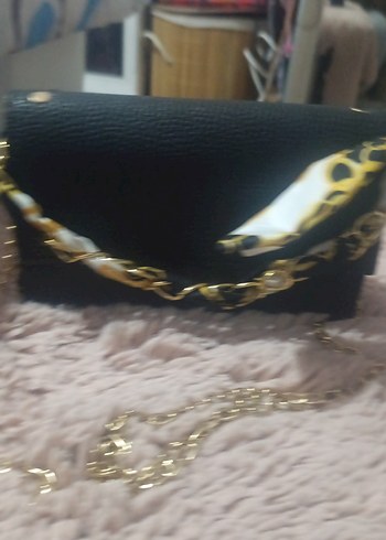 Zincir Detaylı Siyah Yılan Derisi Desenli Deri Çanta - Görsel 4