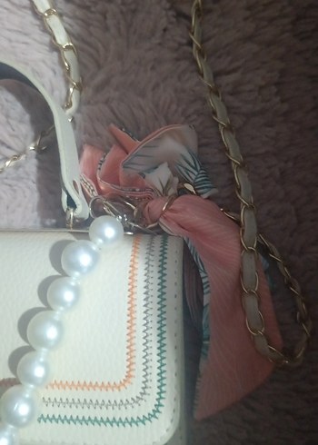 İnci Detaylı Zincir Askılı Beyaz Nakışlı Çanta - Görsel 5