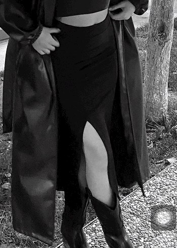 Siyah Dar Kesim Yırtmaçlı Etek - Görsel 4