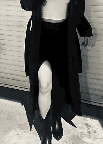 Siyah Dar Kesim Yırtmaçlı Etek - Görsel 3