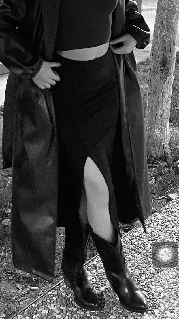 Siyah Dar Kesim Yırtmaçlı Etek - Görsel 4