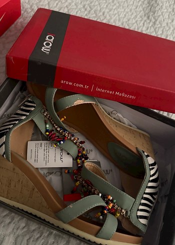 AROW Marka Boncuk Detaylı Bohem Gri Dolgu Topuklu Sandalet - Görsel 4