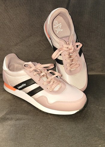Hiç kullanılmamış Pembe Kadın Spor Ayakkabı 37 Numara. - Görsel 3