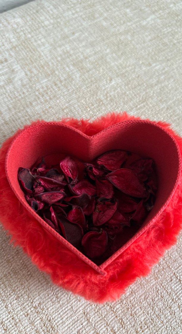 Kırmızı Kürklü Kalp Şeklinde Peluş Aksesuar - Görsel 3