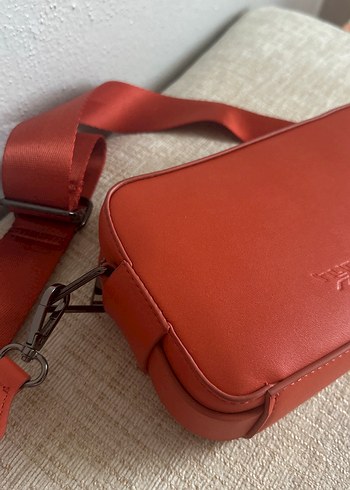 Kırmızı Deri Kadın Çapraz Çanta - Görsel 3