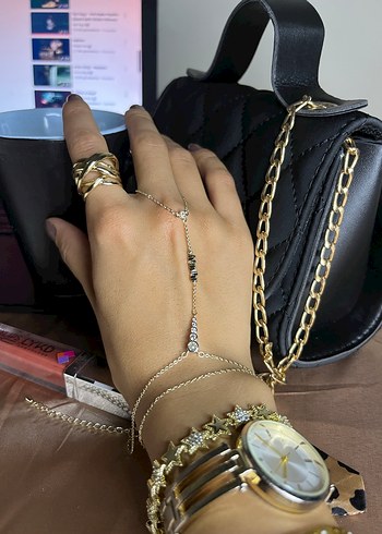 Zincir Detaylı Altın Renk Kadın El Zinciri - Görsel 2