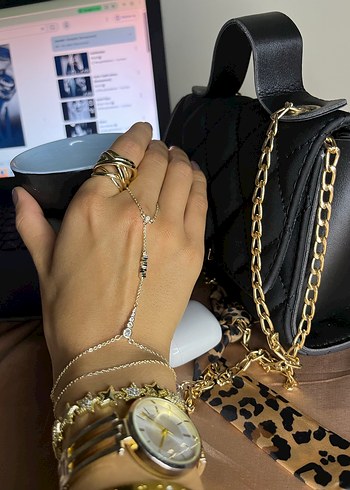 Zincir Detaylı Altın Renk Kadın El Zinciri - Görsel 4