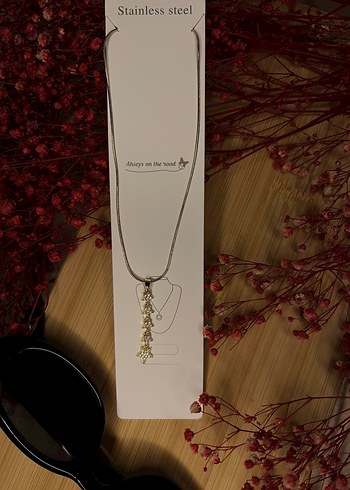 Altın Renkli Uzun Zincir Detaylı Kolye - Görsel 2