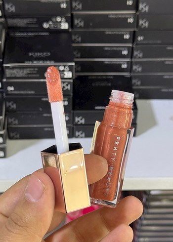 Fenty Beauty Parlak Bej Dudak Parlatıcısı - Görsel 2